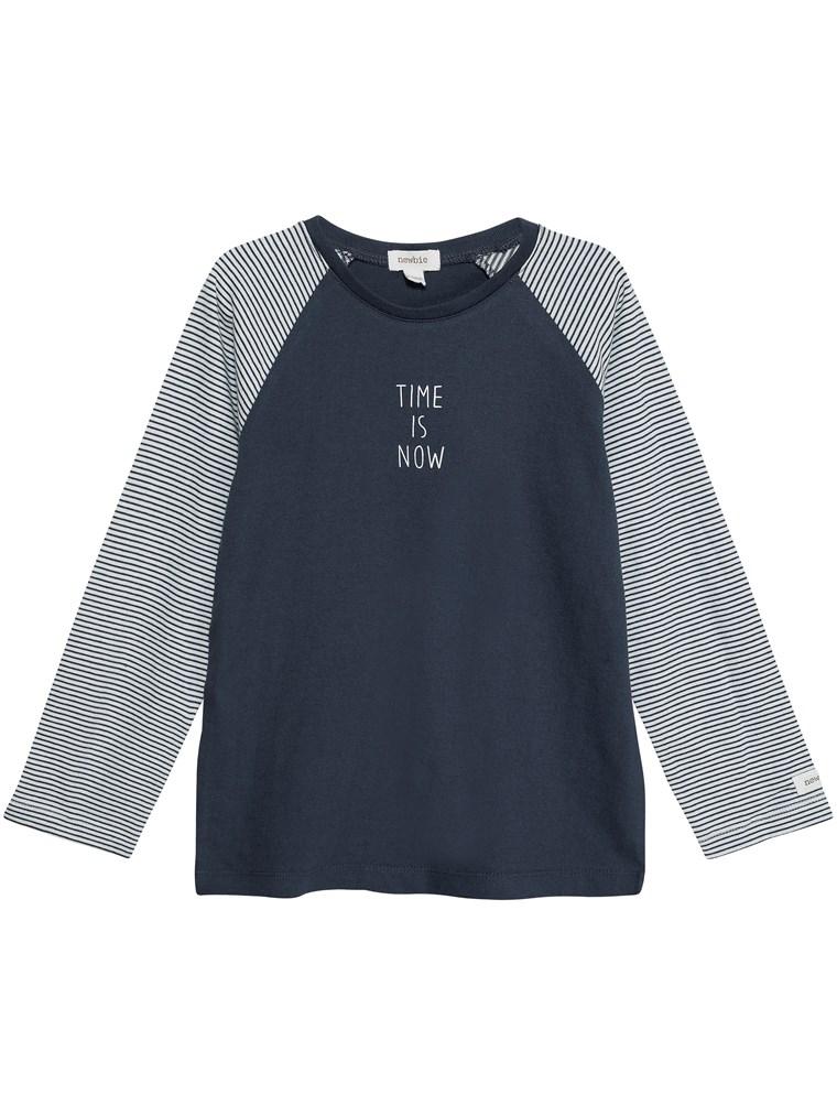 Long-sleeved t-shirt